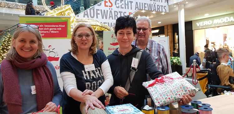 16. Weihnachts-Päckchen-Packaktion